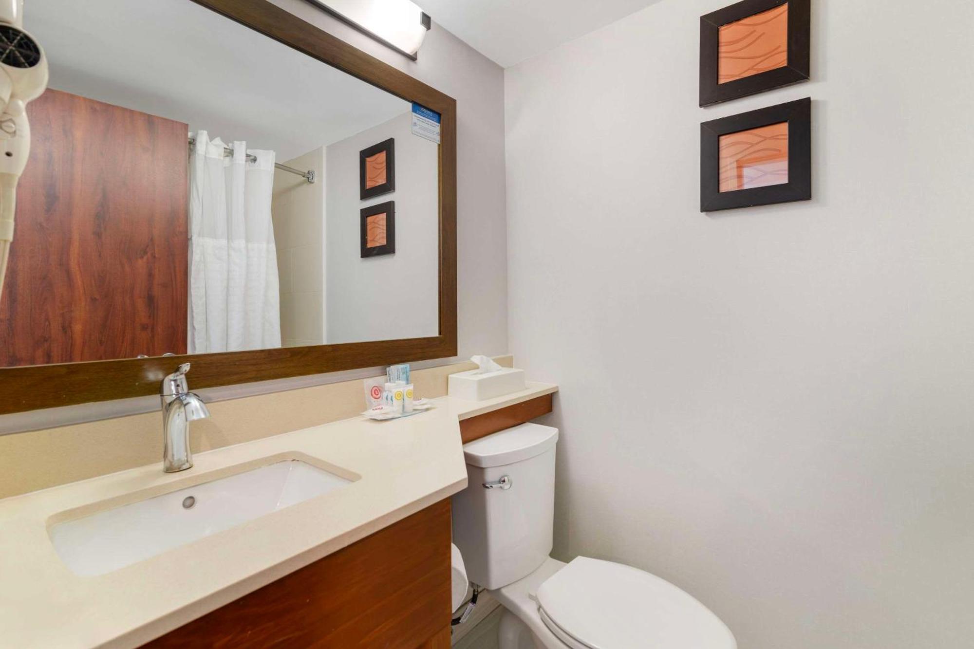 Comfort Inn Airport Манчестер Екстер'єр фото