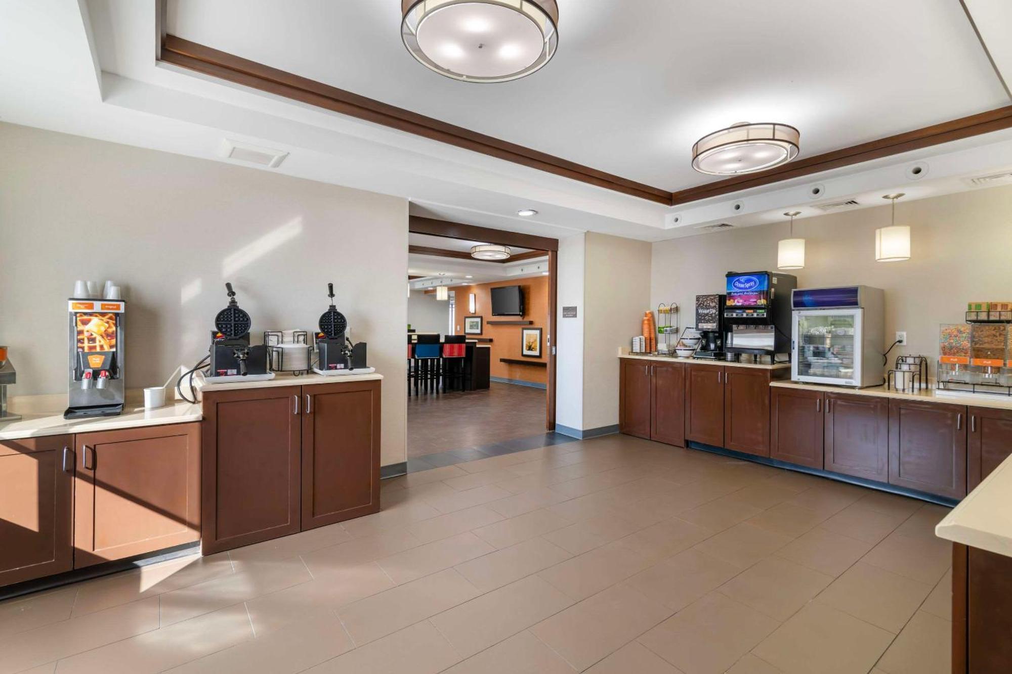 Comfort Inn Airport Манчестер Екстер'єр фото