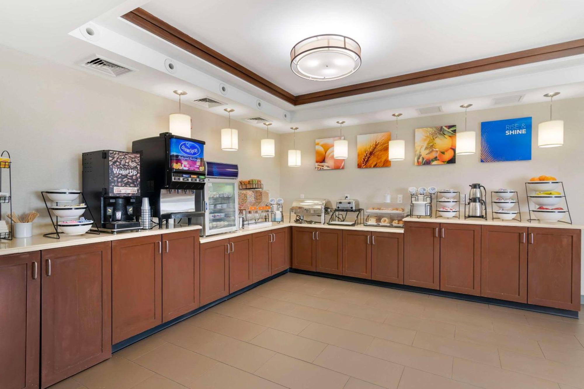 Comfort Inn Airport Манчестер Екстер'єр фото
